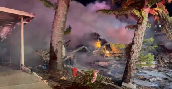Several killed after plane crashes into Florida mobile home park. Here ...