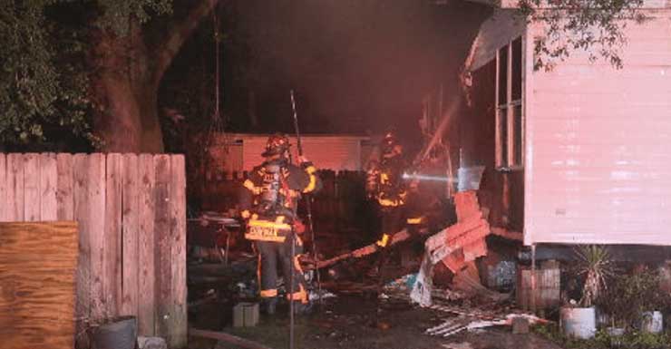 Firefighters battle late-night blaze at Pensacola mobile home