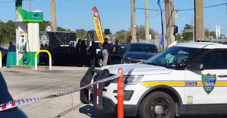 1 dead, another injured in gas station shooting on Atlantic Blvd. and St. Johns Bluff
