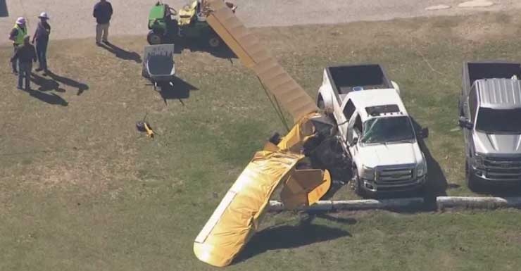2 injured after plane crashes in Manatee County