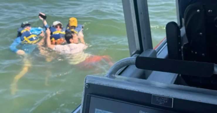4 people rescued after boat sinks near Bayboro Harbor in St. Pete