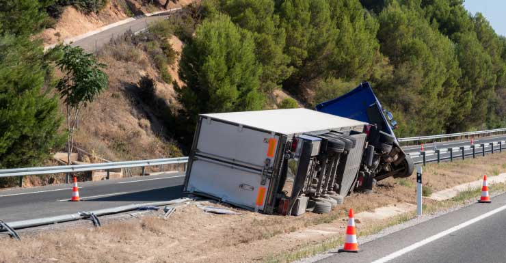 Crane truck and semitrailer crash, closing I-75 SB in Sarasota County north of Kings Highway