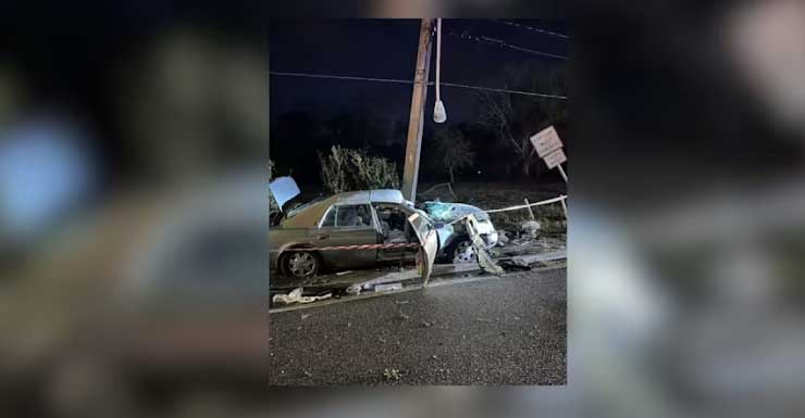 Crash into power pole leaves some JEA customers without power