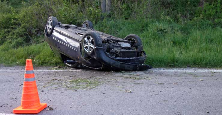 Man injured in rollover crash that temporarily shut down part of I-75