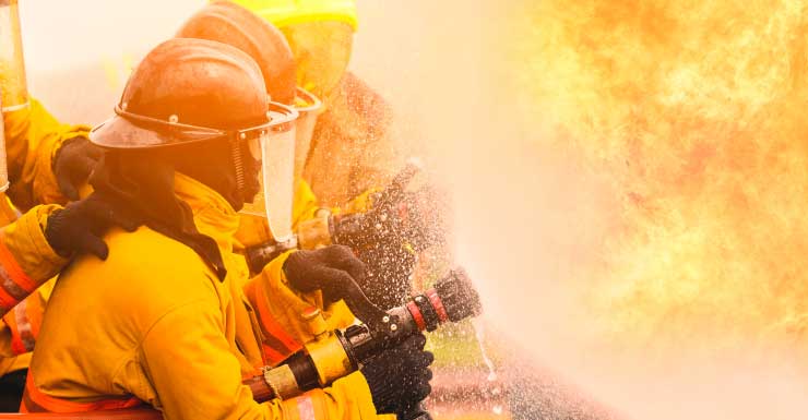 Crews prevent car fire from spreading to homes in Fort Lauderdale neighborhood