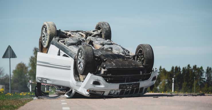 Rollover crash in Lehigh Acres leaves 2 people injured