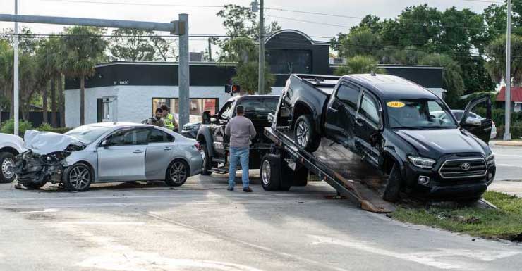 At least 4 injured, including 3 children, in crash near Palm Pointe Shoppes in south Fort Myers