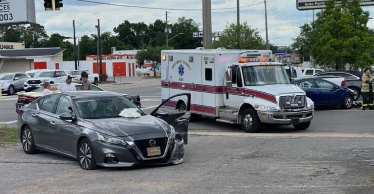 Crash partially shuts down SR-408 Westbound near Semoran
