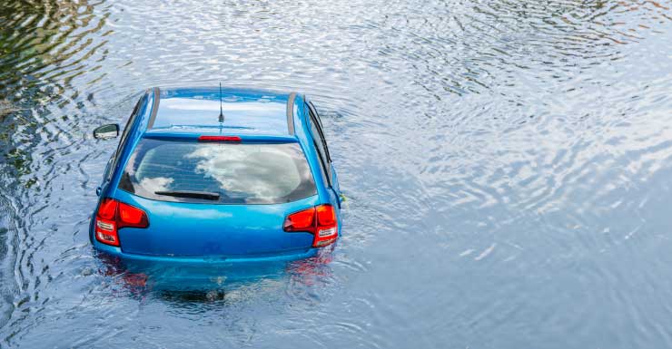 Car crashes into lake off I-75 in Bonita Springs; divers search for possible occupants