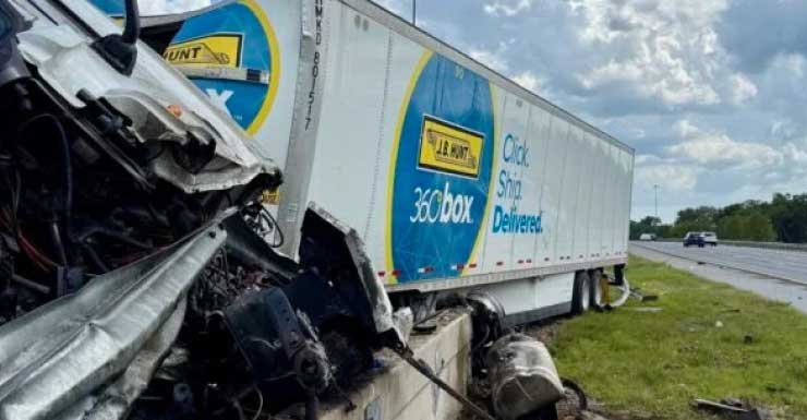 Ohio trucker crashes rig on I-75 in Sumter County after tire blows out
