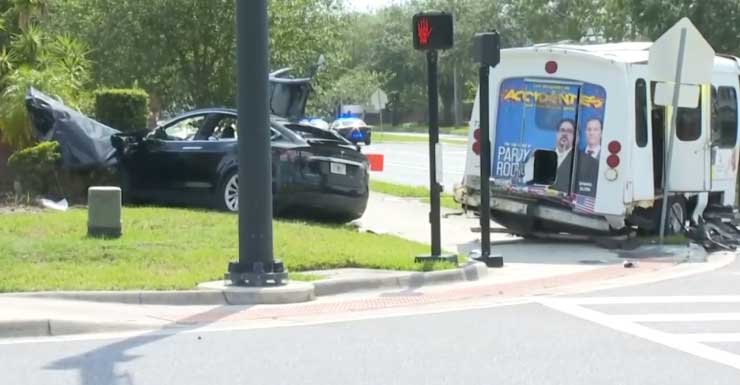 Passenger on ACCESS LYNX bus killed, 3 others injured in Orange County crash