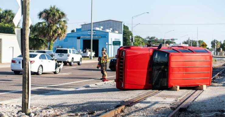 Rollover crash in Fort Myers shuts down lanes and railroad