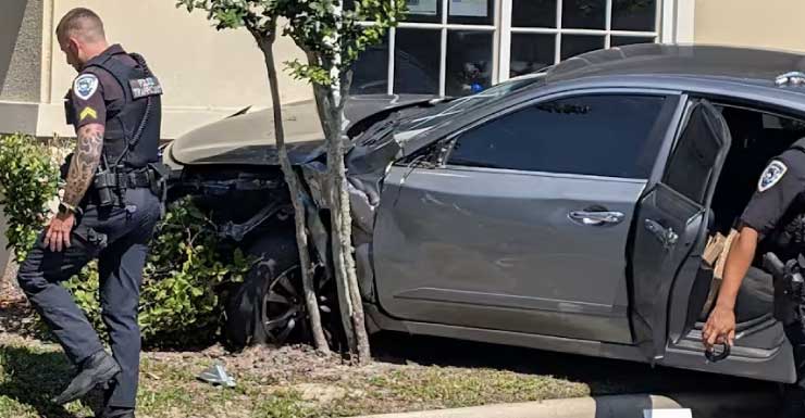 Woman flees from Altamonte Springs officers, crashes into building in Orange County, police say