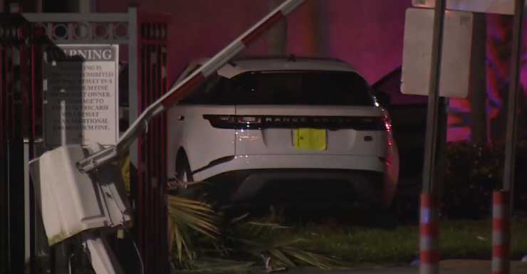 1 dead after car crashes into fence of Miami Gardens home