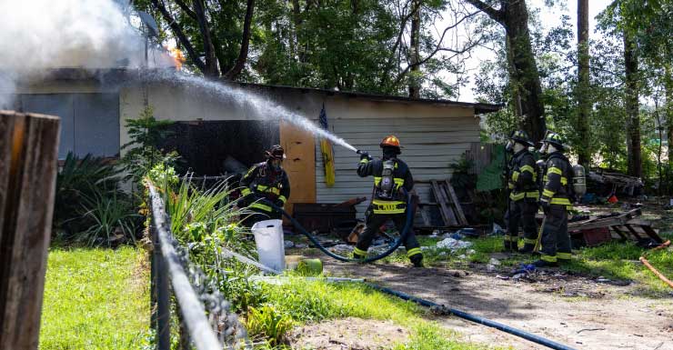 Firefighters extinguish house fire in northeast Ocala