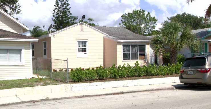 House fire in Lake Worth Beach displaces 4 adults, 3 kids