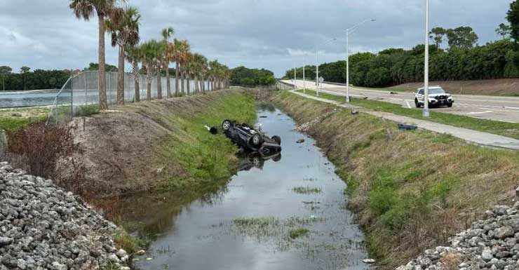 Vehicle crashes into water-filled ditch along Goodlette-Frank Rd Sunday