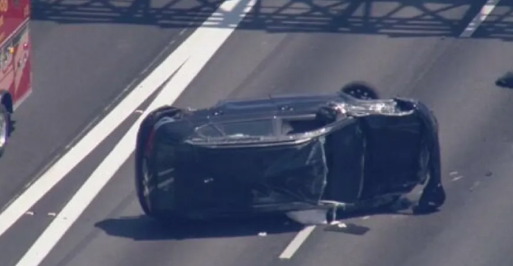 1 hospitalized after rollover 4-car crash on northbound I-95 near Hollywood Boulevard