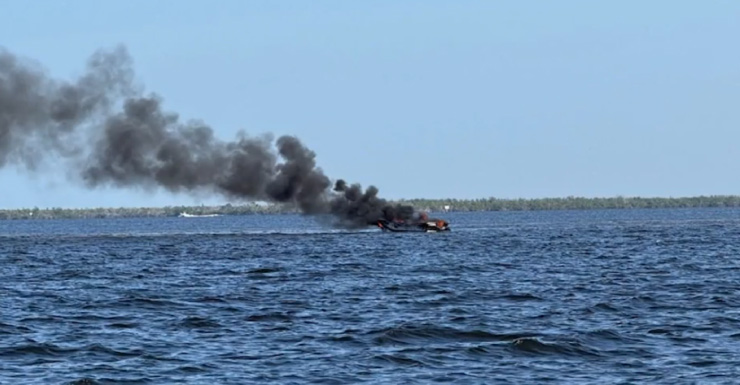 Boat fire extinguished in Turtle Bay on Saturday morning