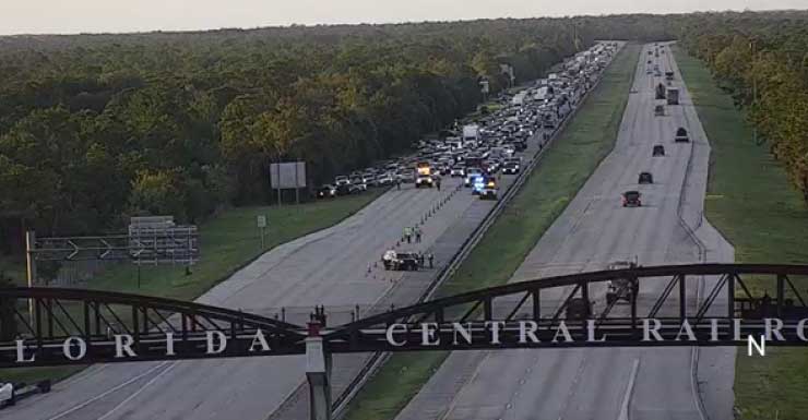 Fatal crash stops traffic near Fellsmere