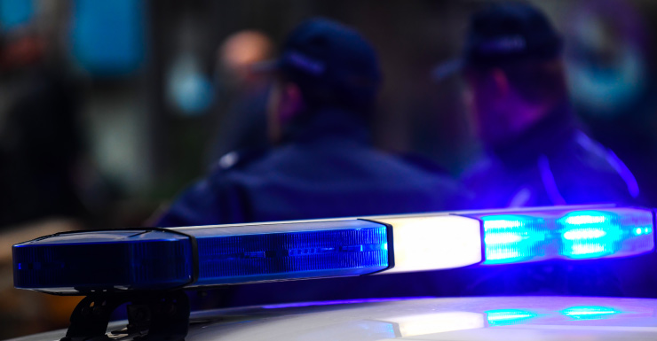 Girlfriend upset over possible cheating allegedly uses golf club to hit boyfriend on head