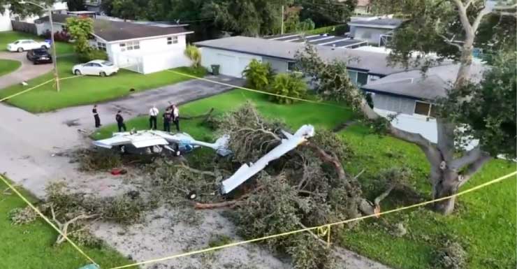 Small plane crashes in Pembroke Pines neighborhood, prompts road closure; 4 transported for minor injuries