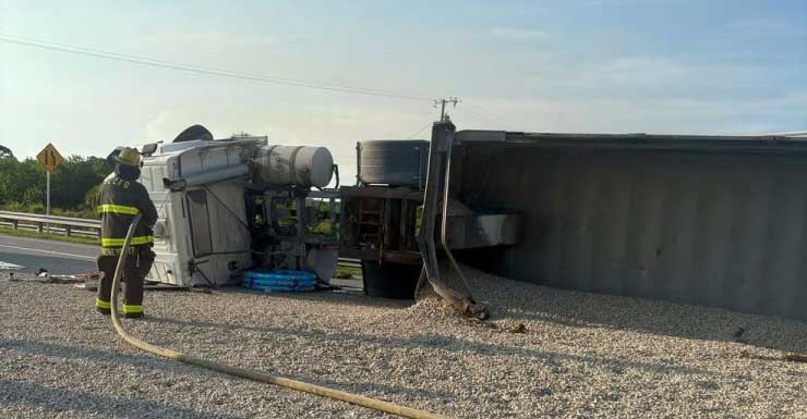 St. Lucie Co. wreck leaves semi overturned on I-95 exit