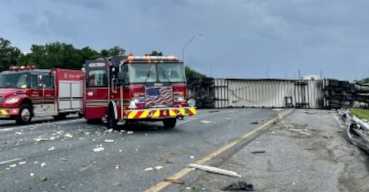 2 hospitalized after semi-truck overturns on I-75 in Ocala in multi-vehicle wreck
