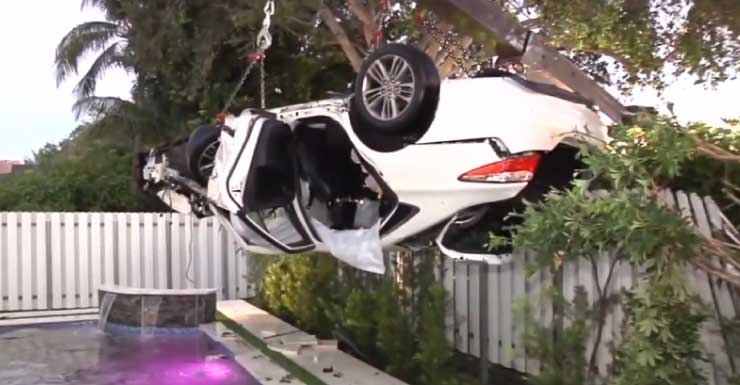 Car pulled from pool in Pembroke Pines