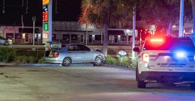 Child drives car into tree on US-41 in south Fort Myers