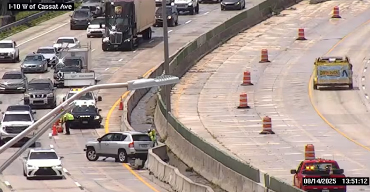 Crash on I-10 East causes backups at Cassat Avenue