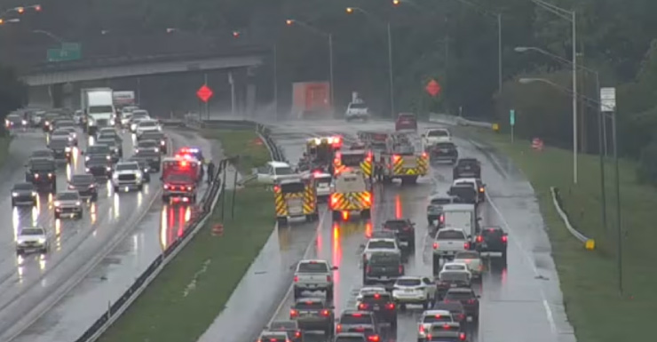 Crash shuts down lanes on I-295 at 103rd