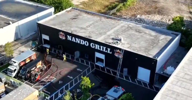 Crews extinguish warehouse fire in Medley