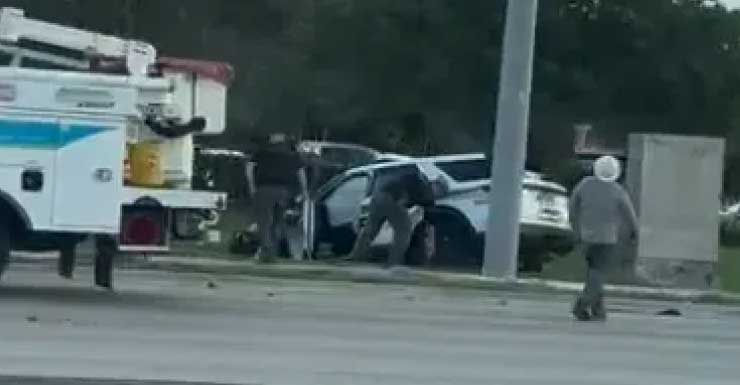 Deputy cruiser ends up on grass after minor crash with injuries in Boynton Beach