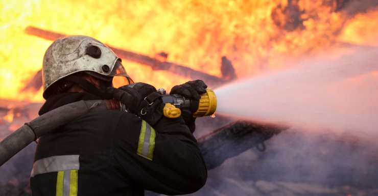 Firefighter injured while battling blaze at Wesley Chapel apartments