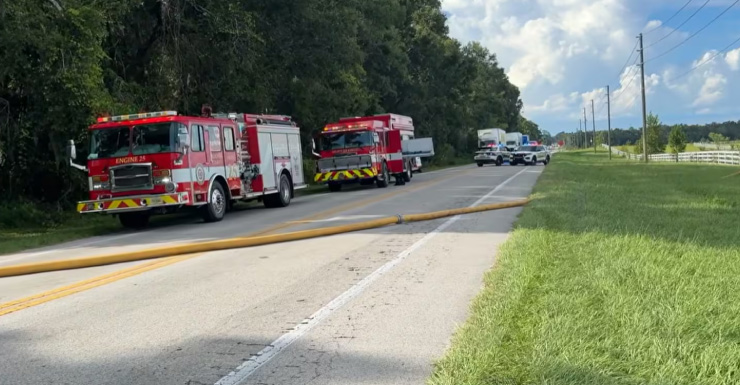 Firefighters battle mobile home fire in Alachua, roadway closed