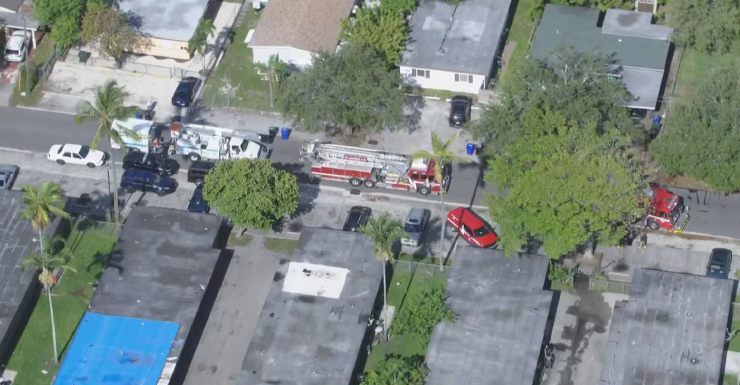 Firefighters respond to apartment fire in Fort Lauderdale