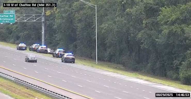 Man, 74, woman, 69, die after car goes off I-10, crashes into 2 traffic signs