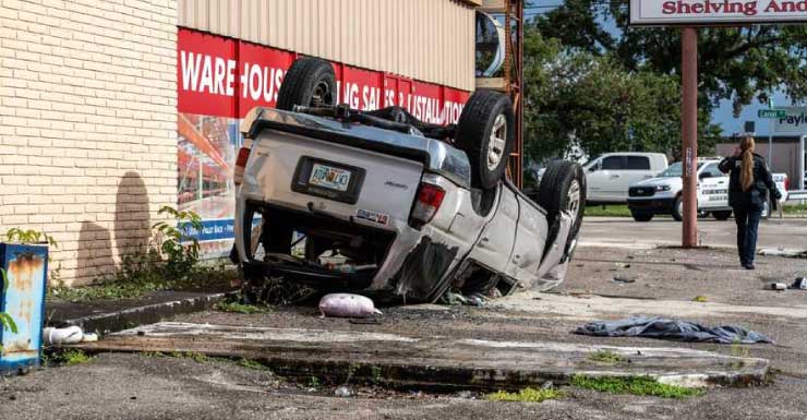 Rollover crash in Fort Myers leaves 3 people injured Sunday