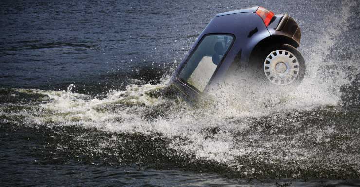 25-year-old woman dies after vehicle plunges into Seminole County lake, troopers say