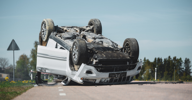 3 injured after vehicle rolls, crashes on I-4 in Seminole County