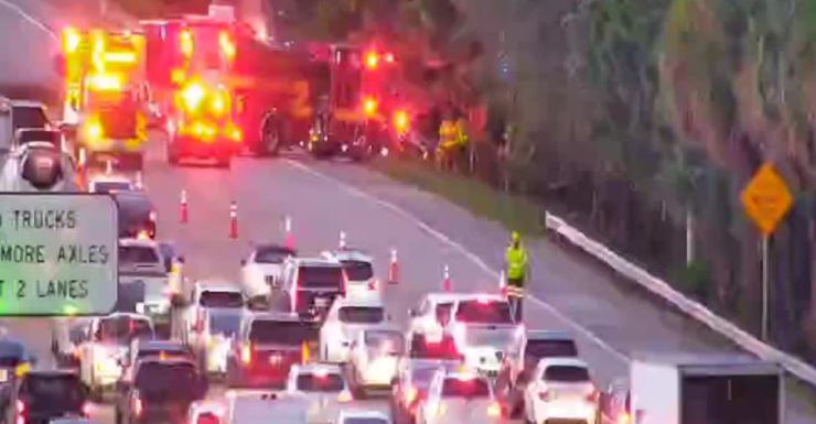 Crash with injuries on I-95 South in West Palm Beach blocks lanes