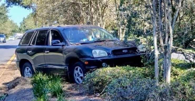 Driver blames malfunctioning vehicle after crashing into median on 466