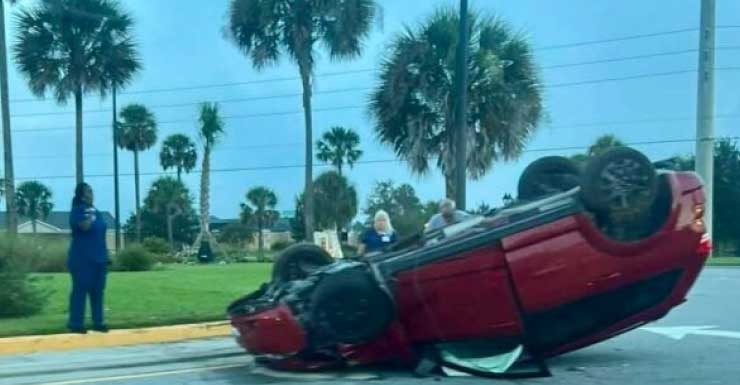 Driver injured after flipping vehicle in roundabout in The Villages