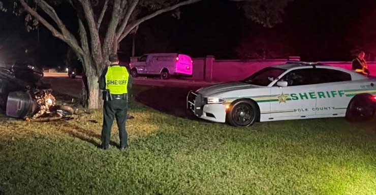 82-year-old Lakeland man dies after motorcycle crashes into tree