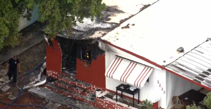 Mobile home bursts into flames in Lauderdale Lakes