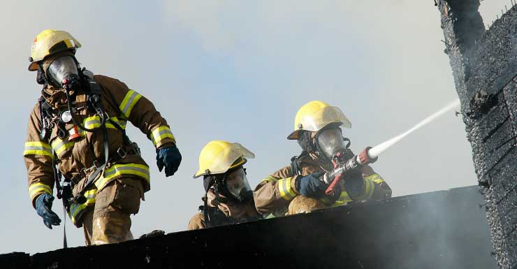 Residents evacuated after fire tears through 3rd floor of North Miami apartment building