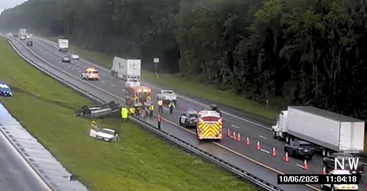 Rollover crash delays traffic on I-75 in Alachua County