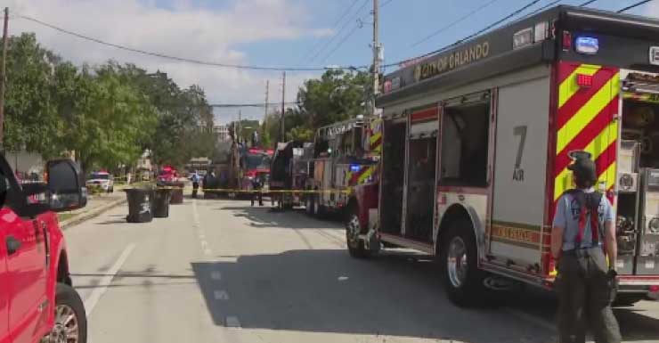 1 rescued, 5 people 3 cats displaced from Orlando duplex fire