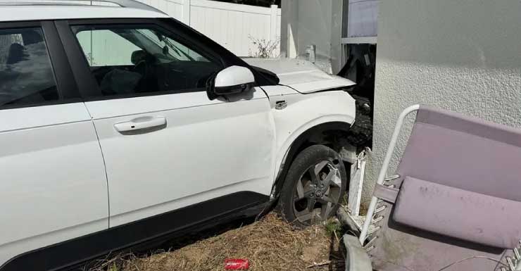 Car crashes into Brooksville home, injuring occupant: HCFR